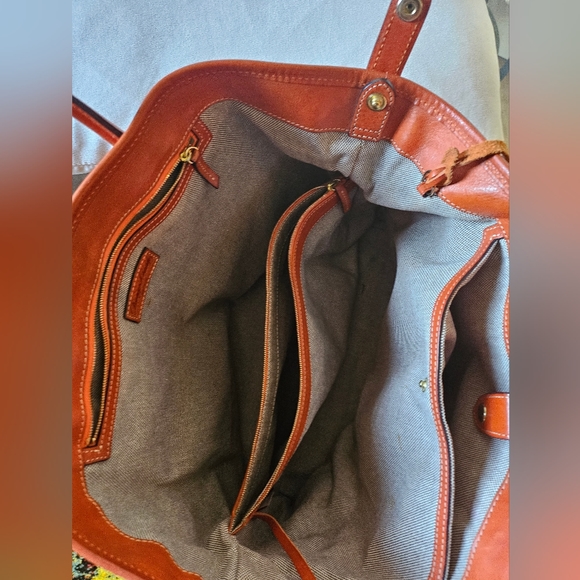 Vintag Dooney & Bourke florentine tote - Picture 9 of 17